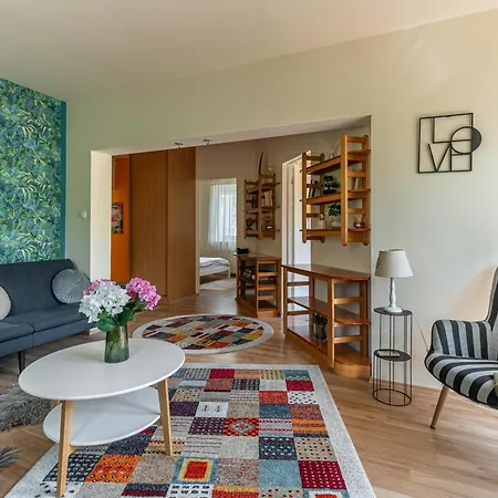 Appartement Kiraly Csaladi Apartman- Royal Family #freegarage Boedapest