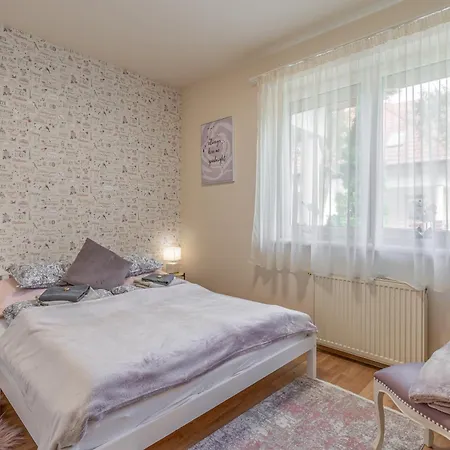 Kiraly Csaladi Apartman- Royal Family #freegarage Apartment Budapest