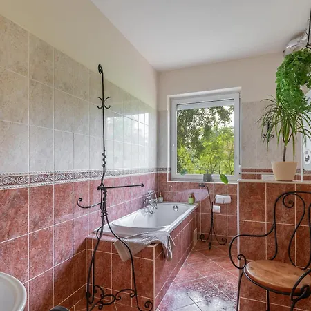 Kiraly Csaladi Apartman- Royal Family #freegarage Budapest