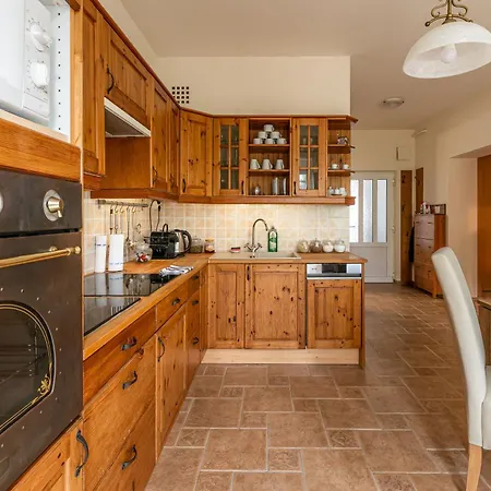 Daire Kiraly Csaladi Apartman- Royal Family #freegarage