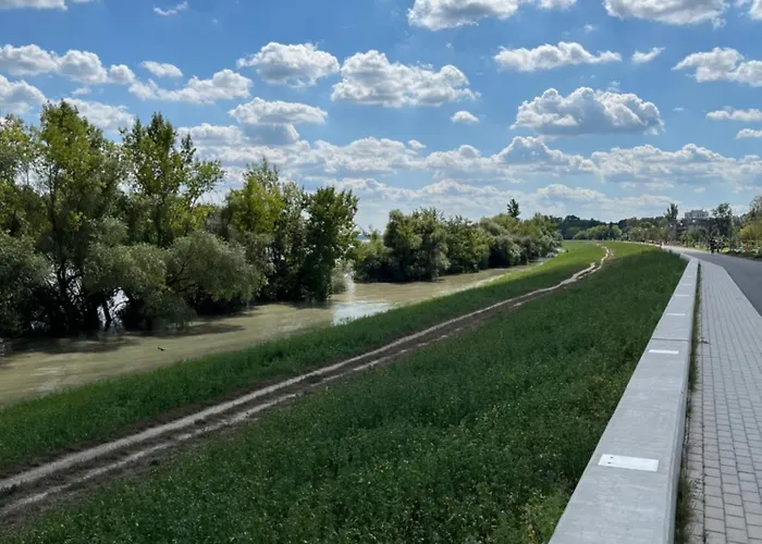 Kiraly Csaladi Apartman- Royal Family #freegarage Budapeszt