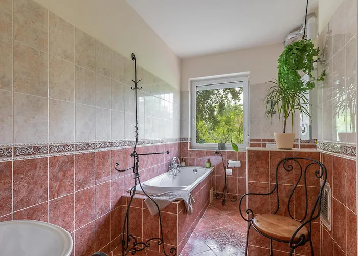 Kiraly Csaladi Apartman- Royal Family #freegarage Budapeszt