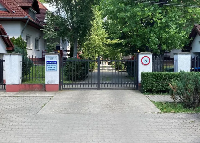 Kiraly Csaladi Apartman- Royal Family #freegarage Budapest