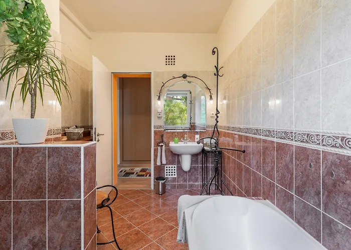 Lejlighed Kiraly Csaladi Apartman- Royal Family #freegarage *