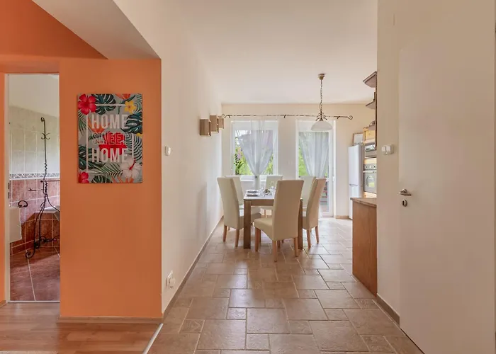 Lejlighed Kiraly Csaladi Apartman- Royal Family #freegarage *